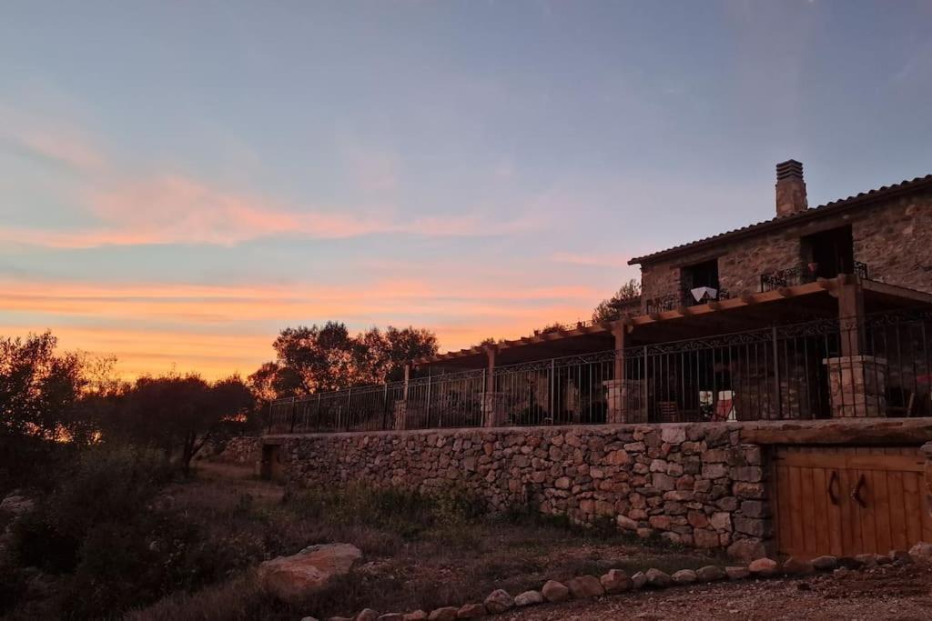 كابانيس La Cueva De Miravet - Villa De Lujo En La Cima De La Montana Con Vistas Al Mar المظهر الخارجي الصورة